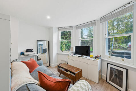 Studio flat on The Gardens, East Dulwich London SE22, £1,450/mo