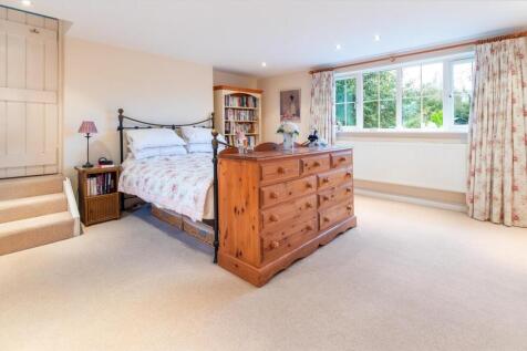 Bedroom One - V - 9104.jpg