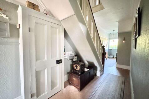 Entrance hall view 2