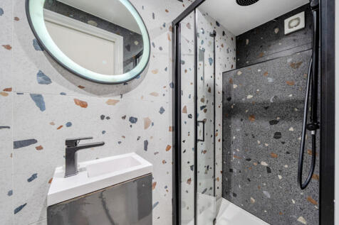 Studio Shower Room