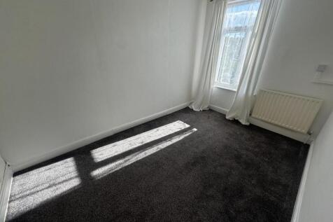 Bedroom 2.JPG