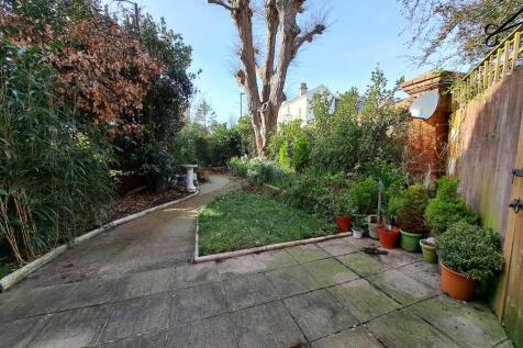 PRIVATE REAR GARDEN