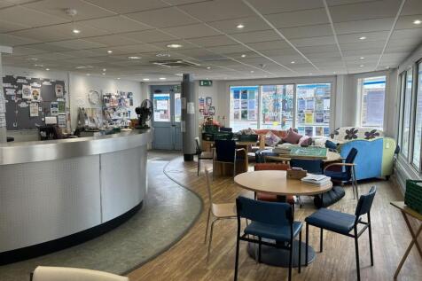 Retail Property (high street) to rent Image 3