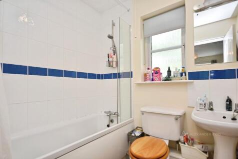 Woodford Close, Aylesbury, HP19 photo 4