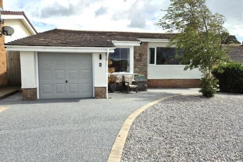 LARGE RESIN DRIVEWAY