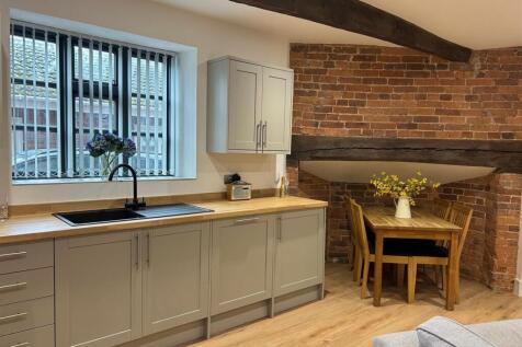 Open plan kitchen/lounge/dining area