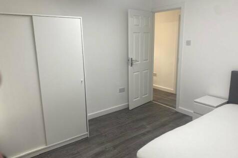 Eltham Gardens, Leeds, West Yorkshire, LS6 photo 4