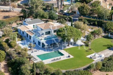 Drone view of a luxury villa in Caramujeira with swimming pool and private garden.