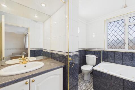 CAM02136G0-PR0524-STILL019