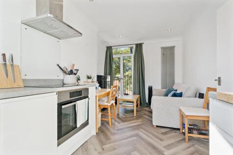 Flat C 5 Oxford Ave SW20 kitZoom Info Delechen 1.j