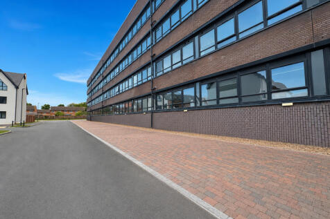 2-bed flat on Fowler Road, AYLESBURY, £1,450/mo