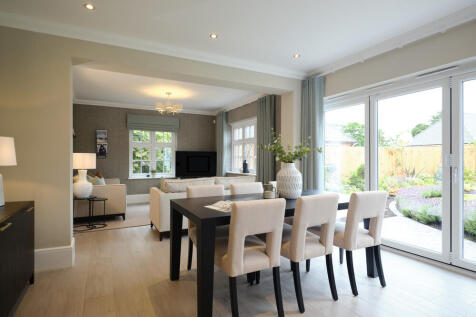 The Highgrove - Dining Family