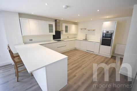 FIRST FLOOR APARTMENT, PARK LANE, Poynton, SK12 1RD photo 3