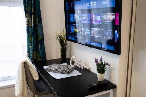 1Apt_1_Woodland_Way_