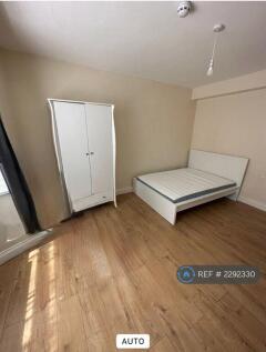 Large Double Room Suitable For Couple 