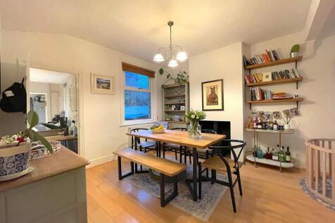Living Room/Dining Room (1)