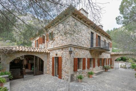 UNIQUE, PRESTIGIOUS COUNTRY ESTATE FOR SALE CLOSE TO PTO POLLENSA