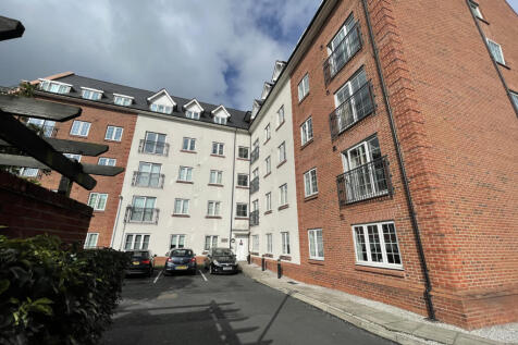 2 Bedroom Flat in WA2 7GH