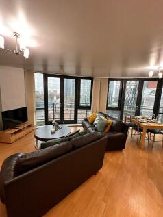 2 bed flat to rent City Road East, Manchester M15