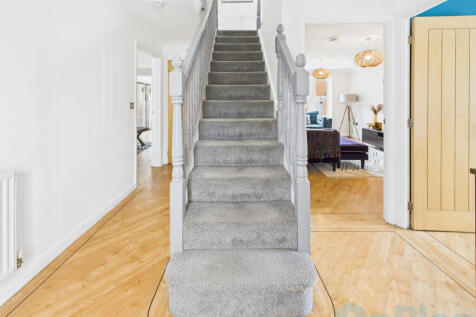 CAM04024G0-PR0029-STILL023