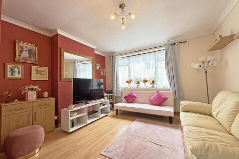 Shakespeare Road 28 - Living Room Three.jpg