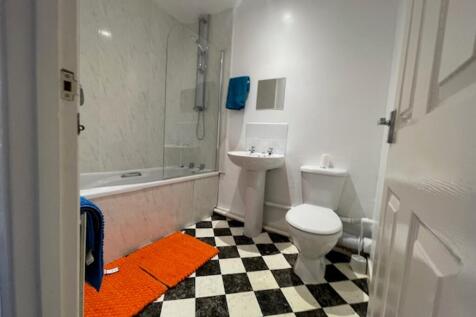 A bright and tidy bathroom with modern fixtures...