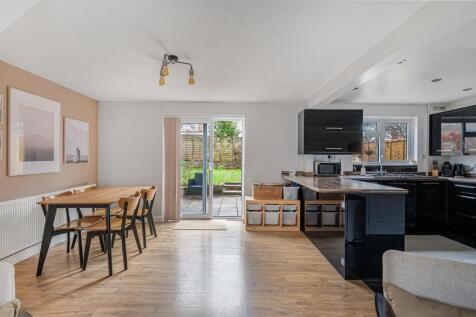 Kitchen/Dining Area
