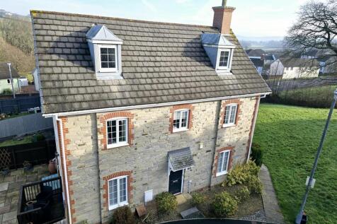 Launceston, PL15 - property photo
