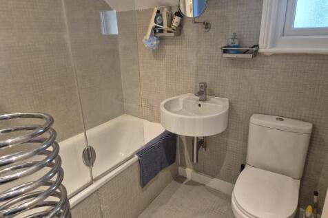Oaklands gardens, CR8 photo 4