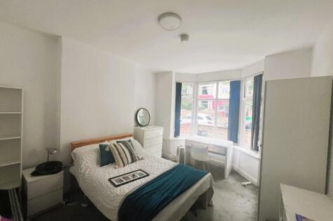 Harlaxton Drive, Nottingham, Nottinghamshire, NG7 photo 2