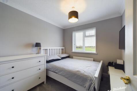 CAM03218G0-PR0104-STILL015