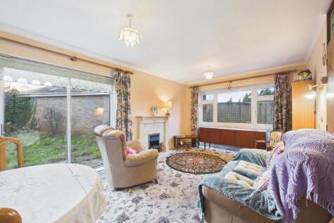 2 - Bungalow for Auction, Brentry, Bristol.jpg