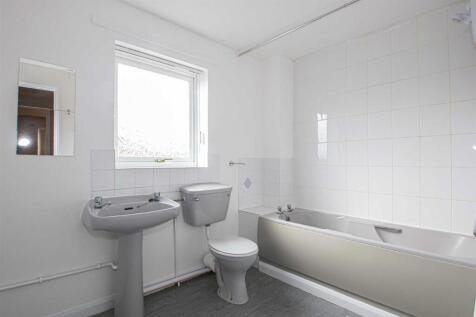 Barnstaple Court, Furzton photo 4