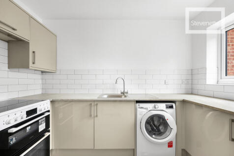 Woodland Grove, Epping photo 4