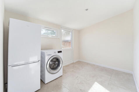 Bankside, Southall, Ealing photo 4