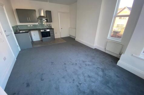 1-bed flat on Drummond Road, Ilkeston, £695/mo