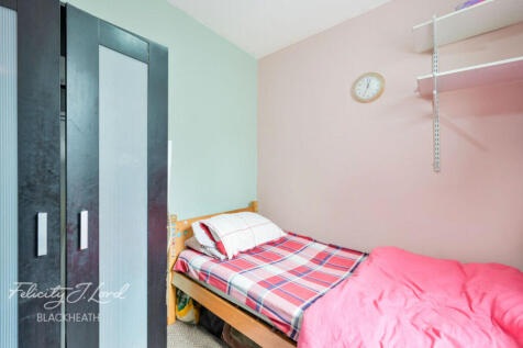 London, SE18 - property photo