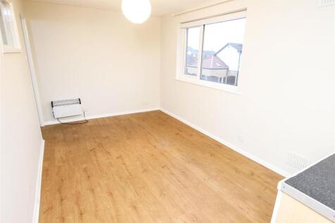 OPEN PLAN LIVING/ DINING/ KITCHEN AREA