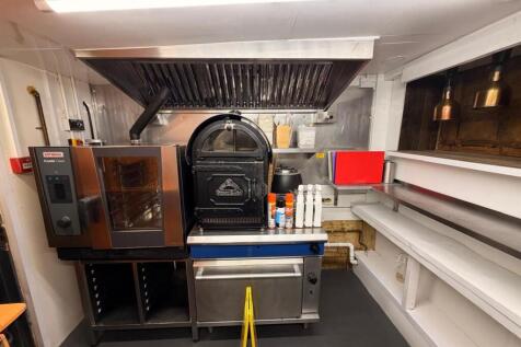 Kitchen 2.jpg