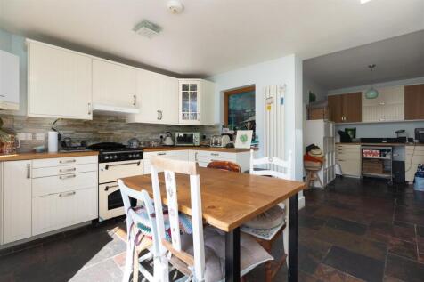 Open plan kitchen/diner
