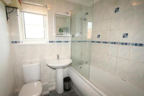 Lambourn  Square 10 Bathrm (Custom).JPG