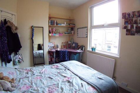 Welton Grove, Hyde Park, Leeds photo 3