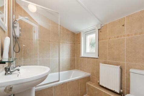 47 Gilbey Road SW17 0QQ bathroom.jpg