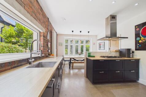 Kitchen &amp; Dining