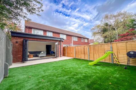 West Molesey, KT8 - property photo