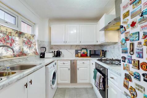 New fitted kitchen at beckton for sale at E6 by Ba