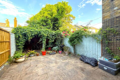 2 bed house with parking & garden Mountfield Road, London, W5 2NG photo 4