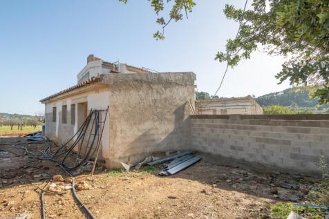 NEWLY BUILT MODERN VILLA IN UNIQUE LOCATION OF SELVA 