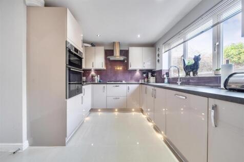1 Roman Close, Wootton