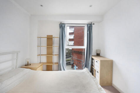Portman House, High Road, London photo 4